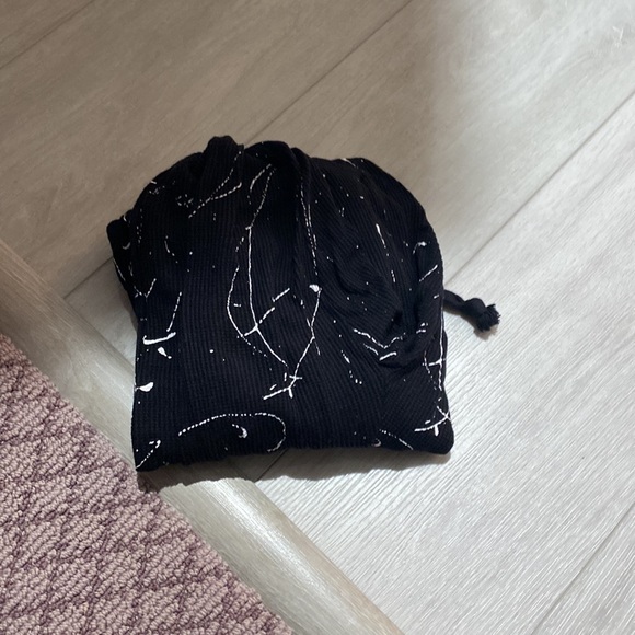 Splatter pain sweats - Picture 3 of 3